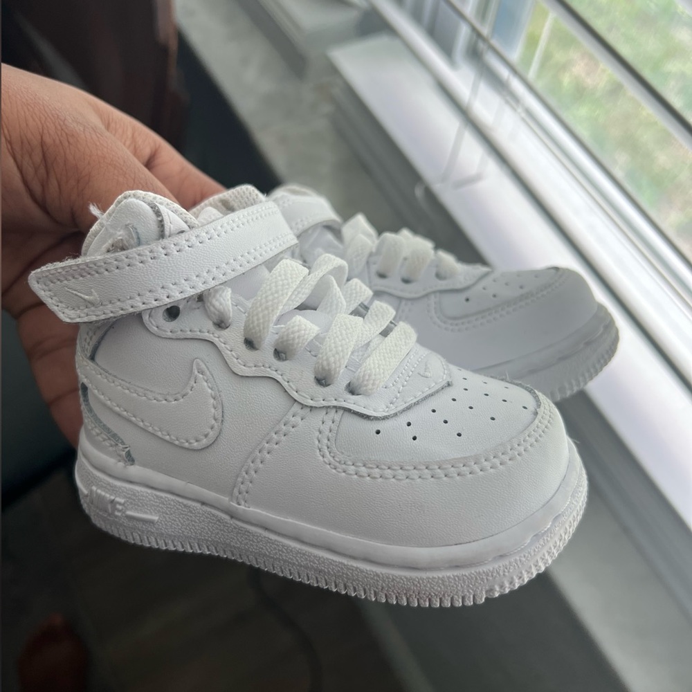 White high top Air Force ones 4C